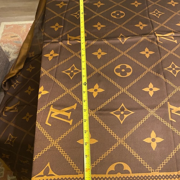 Louis Vuitton silk scarf - Picture 7 of 7